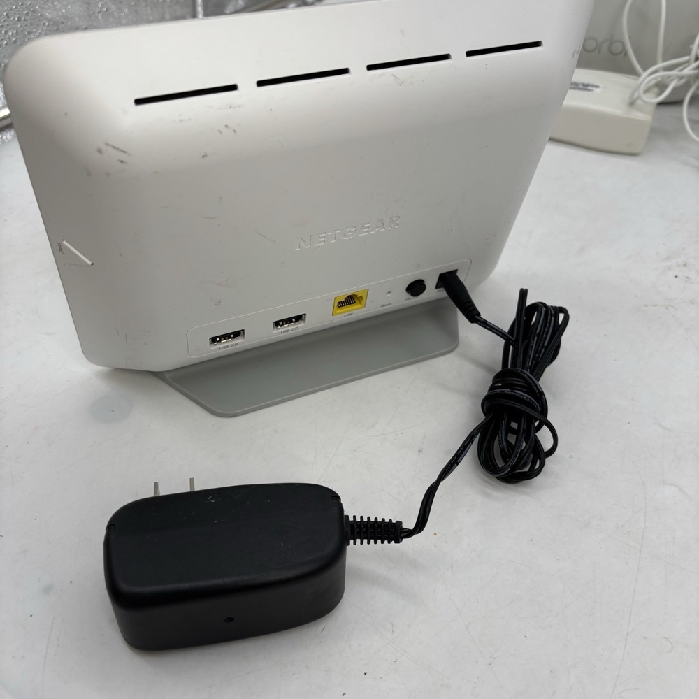Set of 3 NETGEAR Orbi Routers RBR50v2, Satellite RBS50v2, Router RBR50 Wifi - Picture 5 of 14